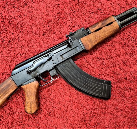 Is A AK 47 A revolver?