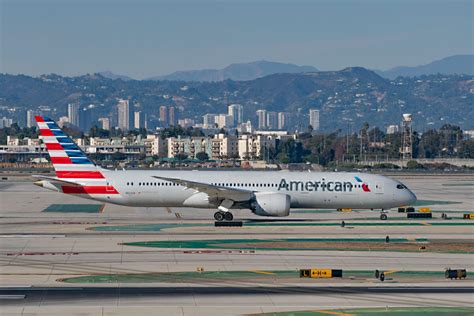 Is American Airlines a US flag carrier?