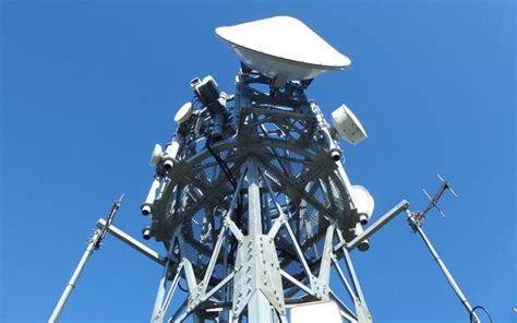 Is An antenna electromagnetic?