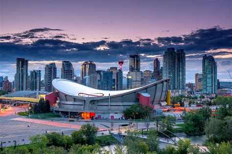 Is Calgary the largest city in Canada by area?