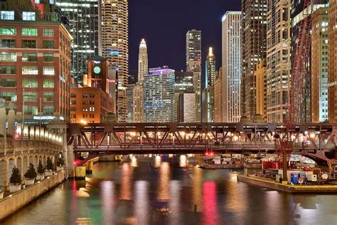 Is Chicago a late night city?