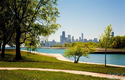 Is Chicago a peaceful city?