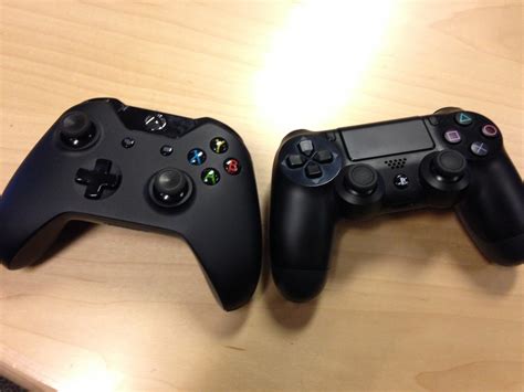Is DualShock 4 better than Xbox One controller?