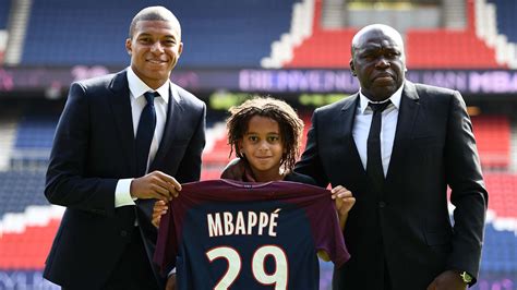 Is Ethan Mbappe related to Kylian Mbappe?