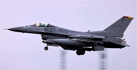 Is F-16 louder than F-18?