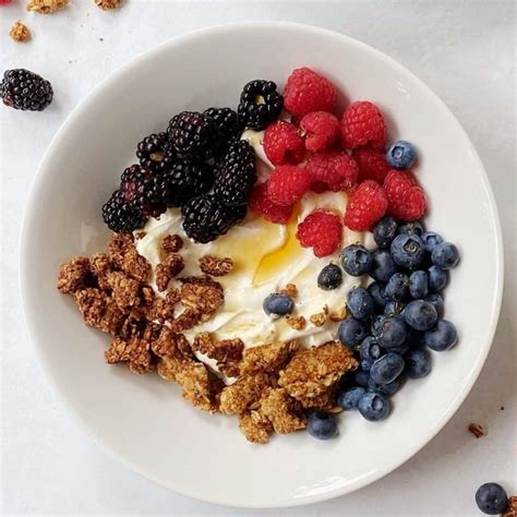 Is Greek yogurt and fruit good before bed?