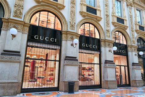 Is Gucci or Versace more luxury?