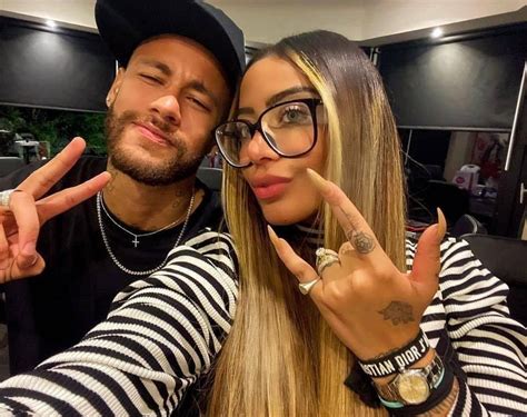 Is Neymar a sister?