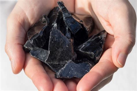 Is Obsidian stronger than diamond?