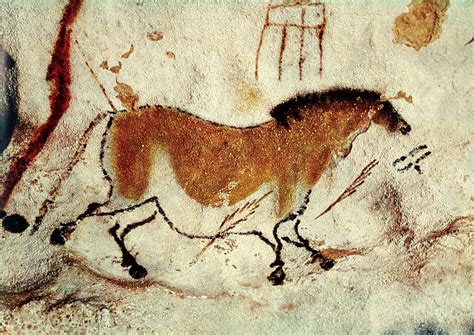 Is Paleolithic art realistic or artificial?