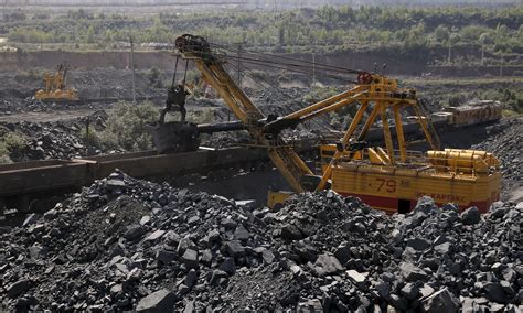 Is Russia rich in iron ore?