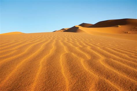 Is Sahara sand hot?