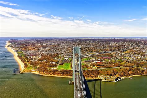 Is Staten Island a wealthy area?
