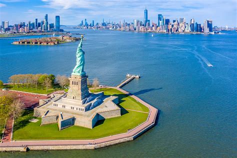 Is Staten Island the same as Ellis Island?