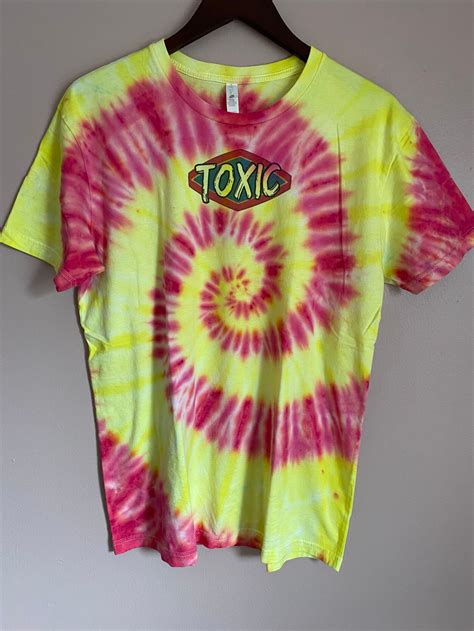 Is T shirt dye toxic?
