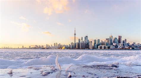 Is Toronto Canada hot or cold?