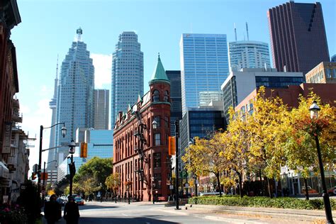 Is Toronto a small city?