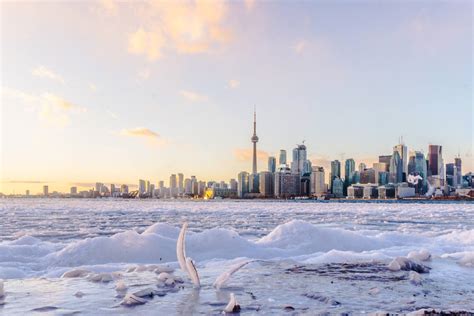 Is Toronto more cold or Vancouver?