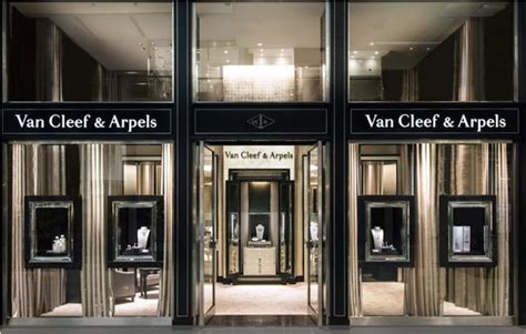 Is Van Cleef and Arpels quiet luxury?