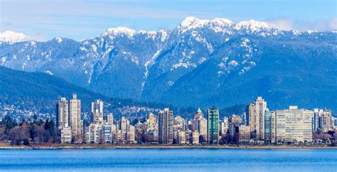 Is Vancouver more cold than Toronto?