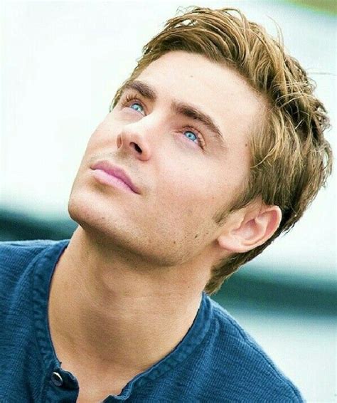 Is Zac Efron's eyes blue?