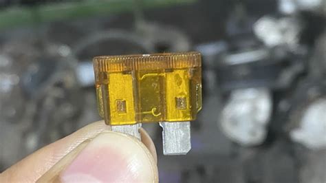 Is a 5 amp fuse OK for a lamp?