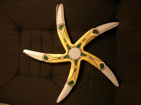 Is a glaive a boomerang?