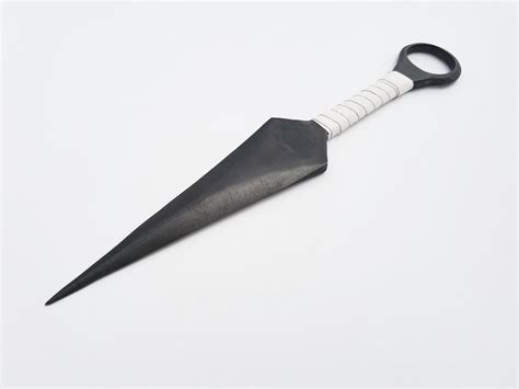 Is a kunai a Japanese knife?