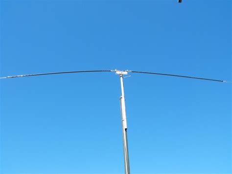 Is a whip antenna a dipole?