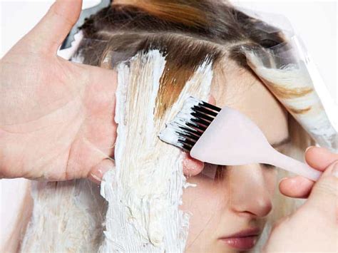Is bleaching your hair a chemical change?