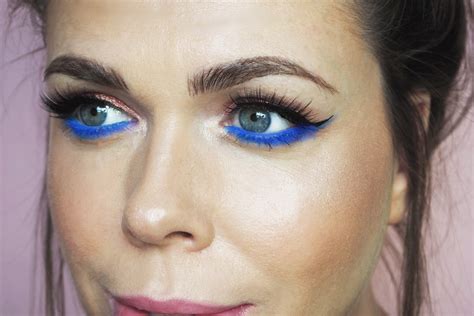 Is blue eyeliner in style 2024?