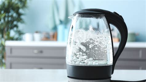 Is boiling water OK in glass?