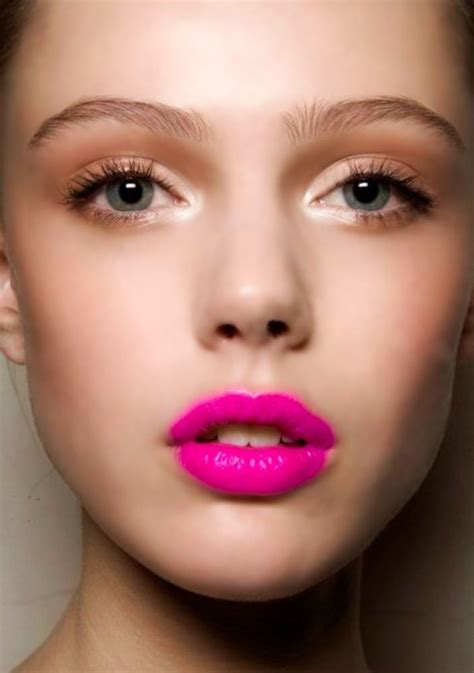 Is bright lipstick in style?