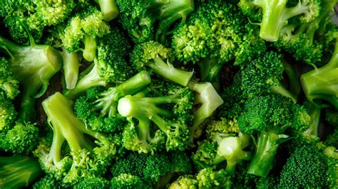 Is broccoli better steamed or raw?