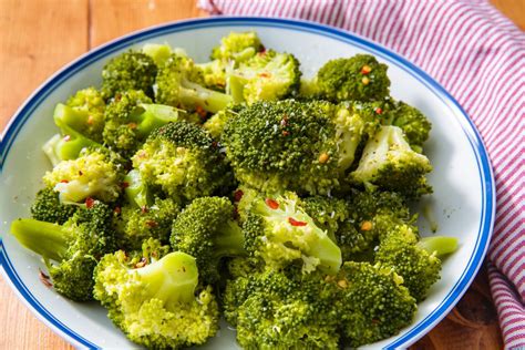 Is broccoli healthier cooked or raw?