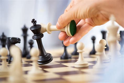 Is chess a dynamic game?