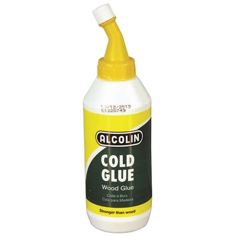 Is cold glue toxic?