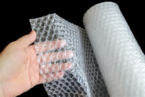 Is cotton a better insulator than bubble wrap?