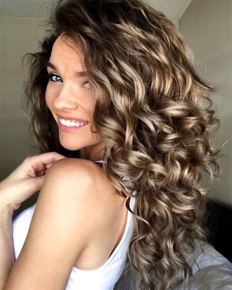 Is curly hair still popular?