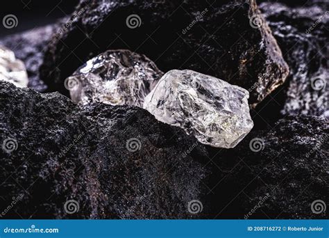 Is diamond ore in stone rare?