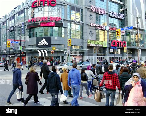 Is downtown Toronto crowded?