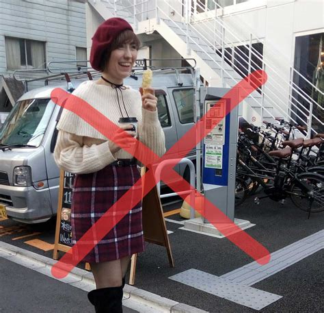 Is drinking while walking rude Japan?