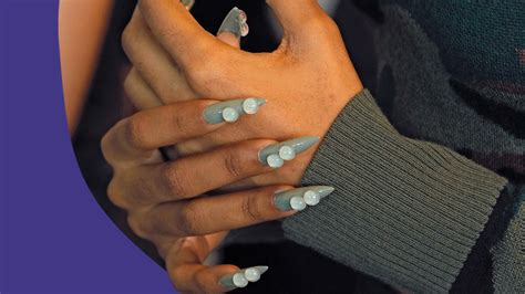 Is glue for nails toxic?