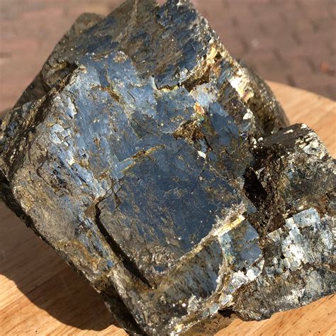Is gold ore rare?