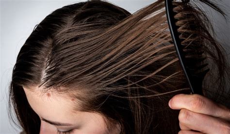 Is healthy hair oily?
