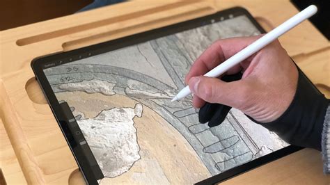 Is iPad Air or pro better for drawing?