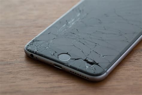 Is iPhone 14 screen fragile?