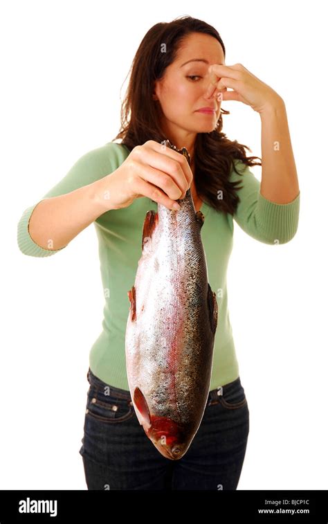 Is it OK for a girl to smell fishy?