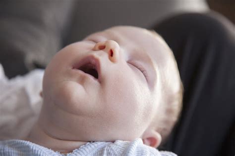 Is it OK for baby to sleep with mouth open?