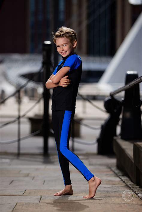 Is it OK for boys to wear girls leggings?